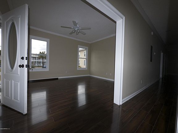 5th image of 211 E 4th St