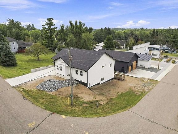 3rd image of 3040 OAK STREET