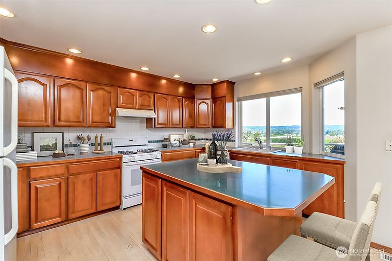 5th image of 5705 51st Avenue Ct E