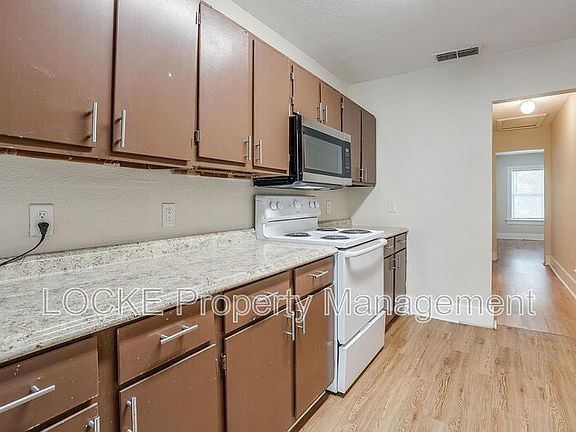 3rd image of 1016 E Arlington Ave APT C