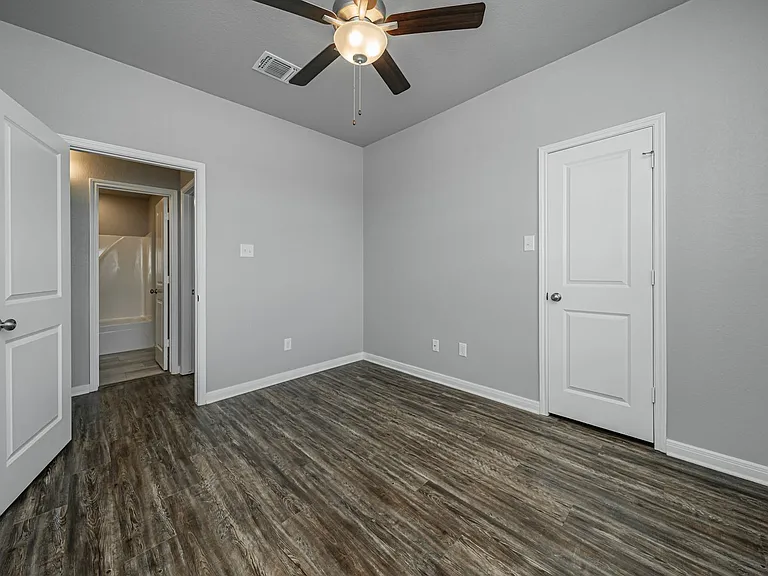 1368 Kingsgate Dr — Photo 36