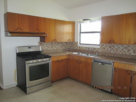 3rd image of 7543 Dell Oak Dr