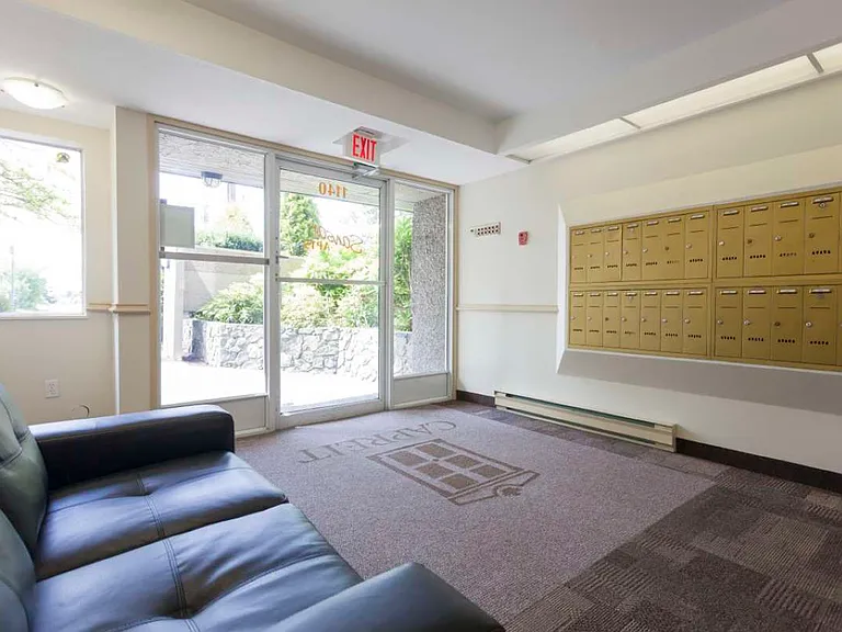 1140 Hillside Ave — Photo 3
