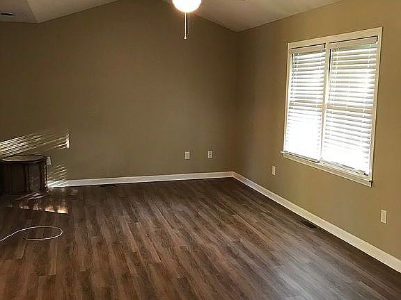 5th image of 2526 Montague Avenue Ext