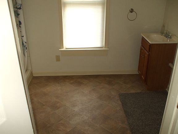 4th image of 1234 Willow St