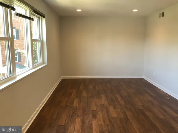 3049 Patrick Henry Dr APT 201, Falls Church, VA 22044