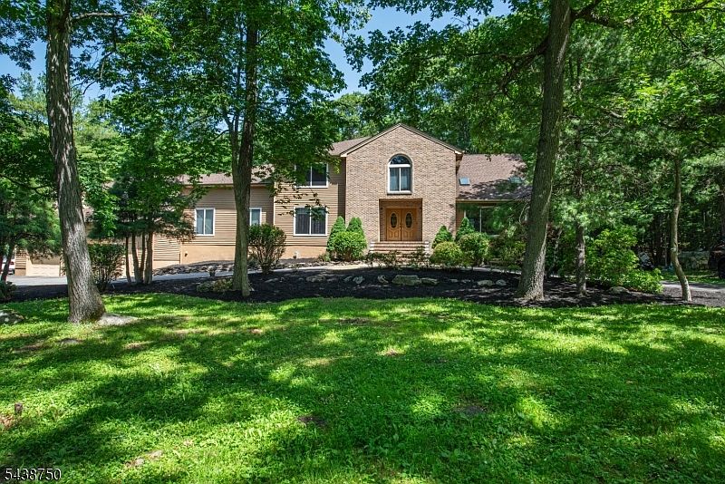 1st image of 52 Tower Hill Ln