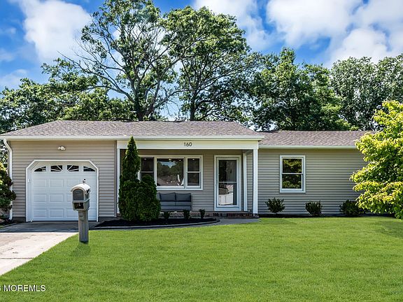 2nd image of 160 Berkeley Drive
