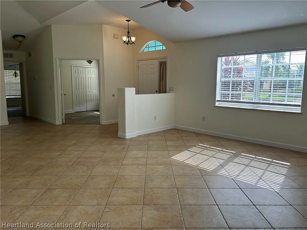 3 bed, 2.0 bath, 1634 sqft, $1,800 — Photo 2