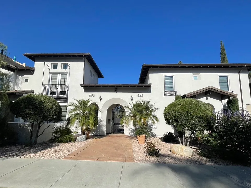 652 S Lake Ave #4