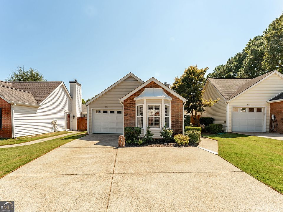 1st image of 1318 Yorkshire Ln