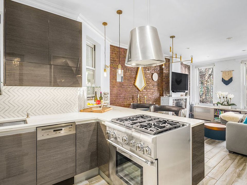 1st image of 92 Horatio St APT 3R