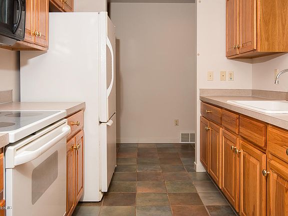 3rd image of 610 Streamside Dr