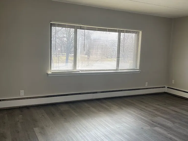1709 S Ferry St — Photo 5