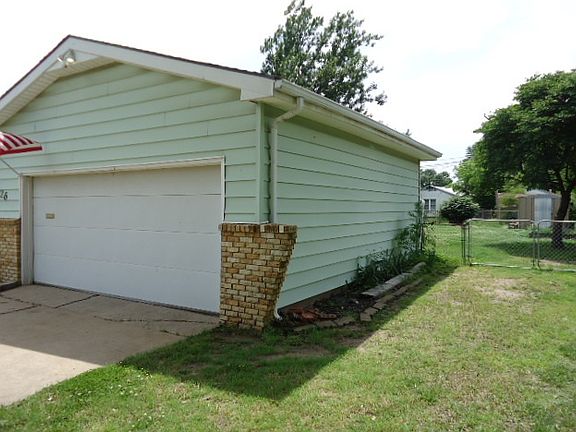 2nd image of 2226 Garden St