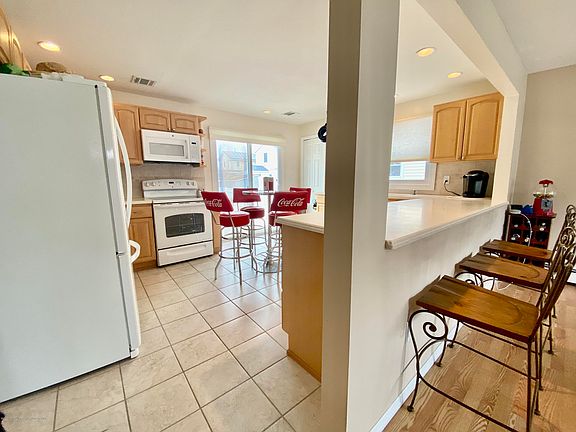 5th image of 23 E Surf Ave