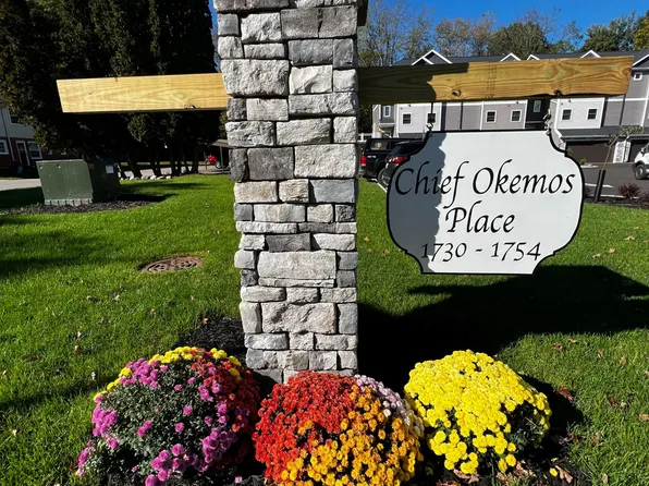 1738 Chief Okemos Cir, Okemos, MI 48864