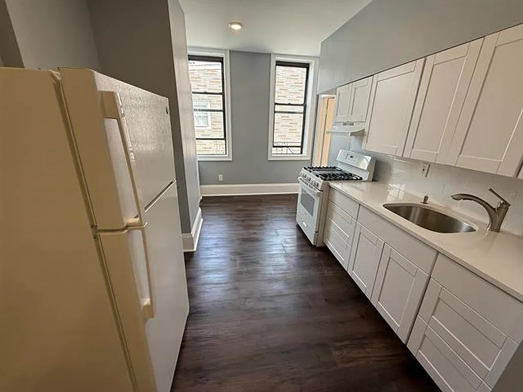 900 Bergenline Avenue 7