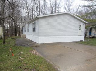 6448 Linda Ln, Ravenna, OH 44266