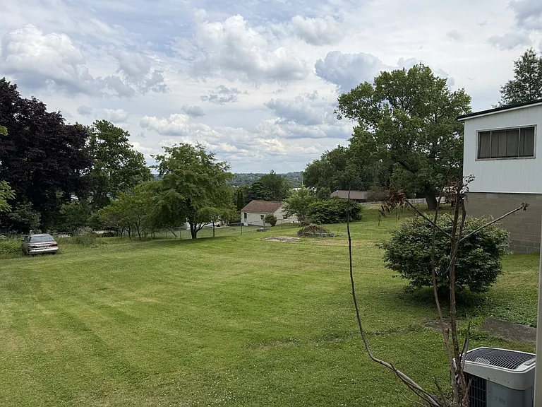 640 Grover Ave — Photo 9