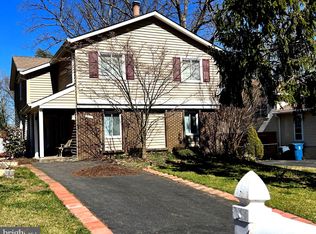 211 Summers Ct, Sterling, VA 20164