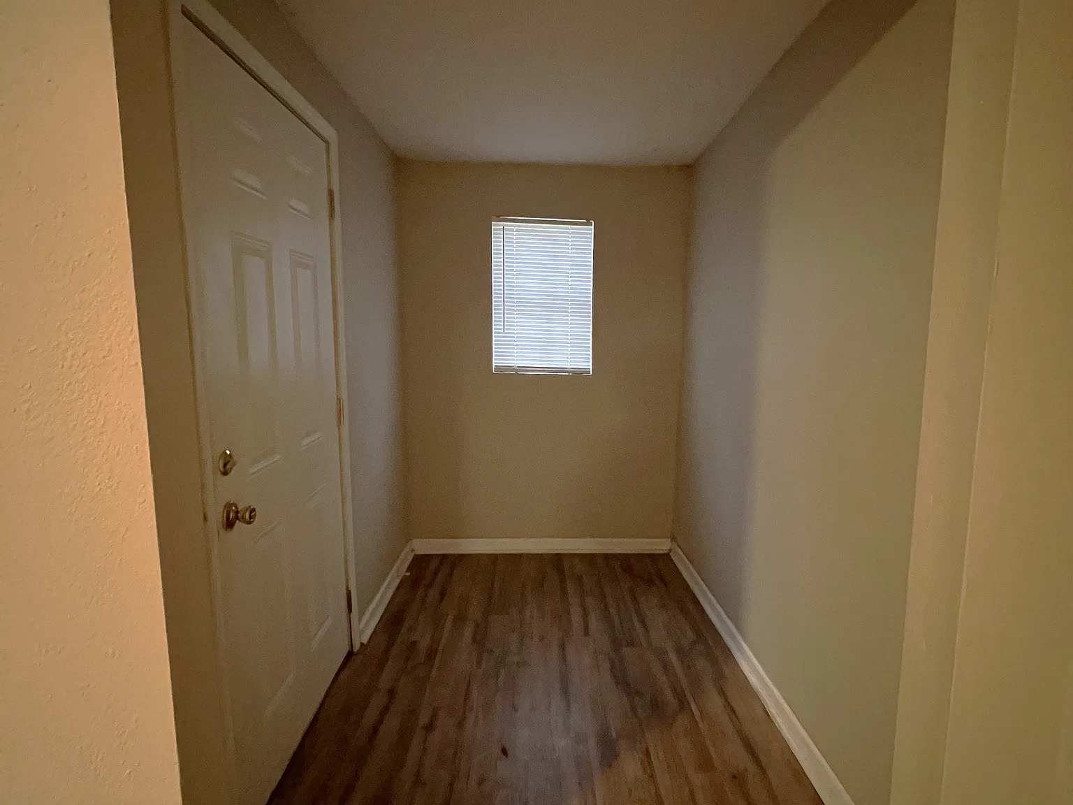 5 bed, 2100 sqft, $1,600 — Photo 2