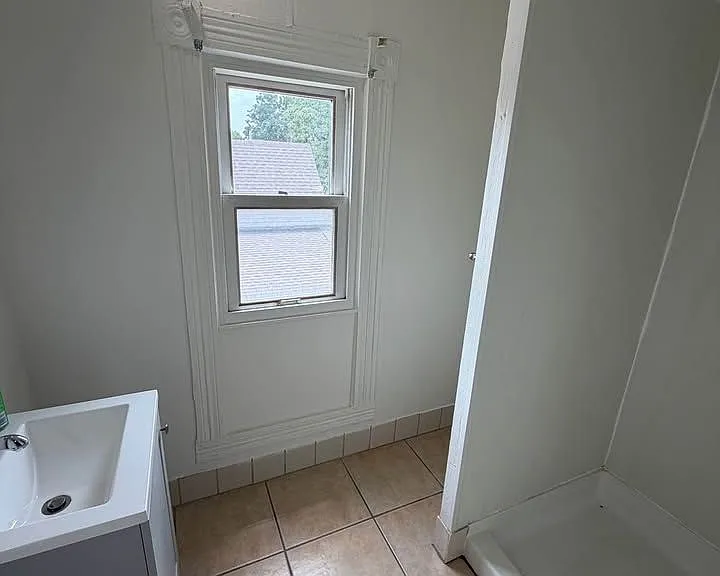 129 E 7th Ave — Photo 12