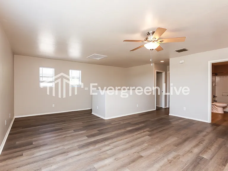 1357 S Woodbine Ln — Photo 3