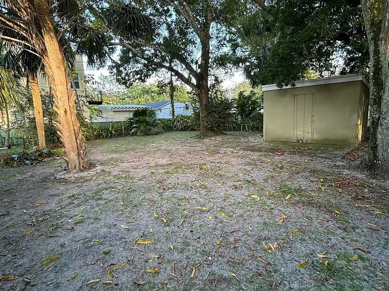 1002 SW 28th St — Photo 15