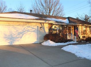 1101 NE Ridgeview Dr, Lees Summit, MO 64086