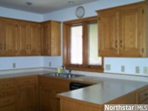 4th image of 135 Canterbury Cir