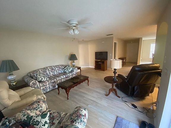 5th image of 127 Faulkner St
