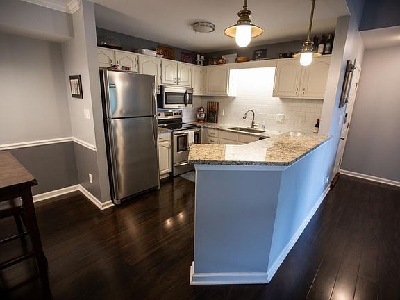 5th image of 618 McGill Pl NE #618