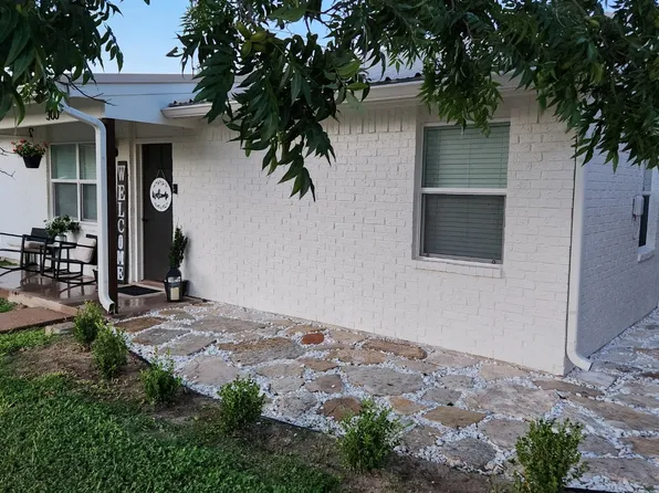 300 Cottonwood St, Comanche, TX 76442