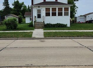 17 3rd St NE, East Grand Forks, MN 56721