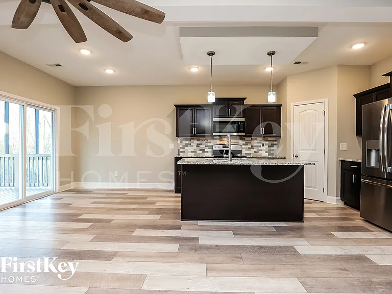 1136 Eagles Nest Ln — Photo 7