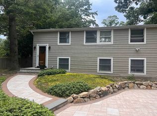 35 Woodchuck Ln, East Setauket, NY 11733