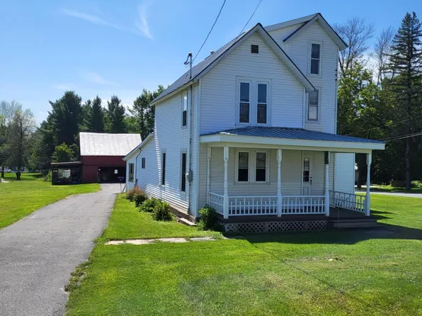 79 Elm St, Champlain, NY 12919