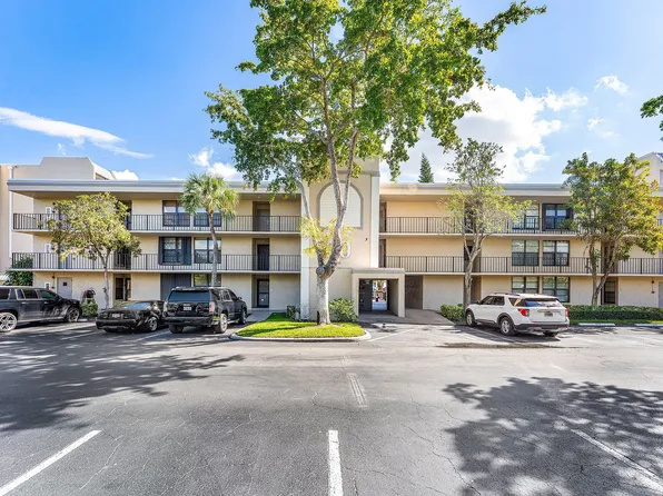10 Royal Palm Way #203, Boca Raton, FL 33432