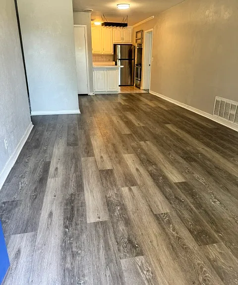 1400 Phoenix Dr — Photo 3