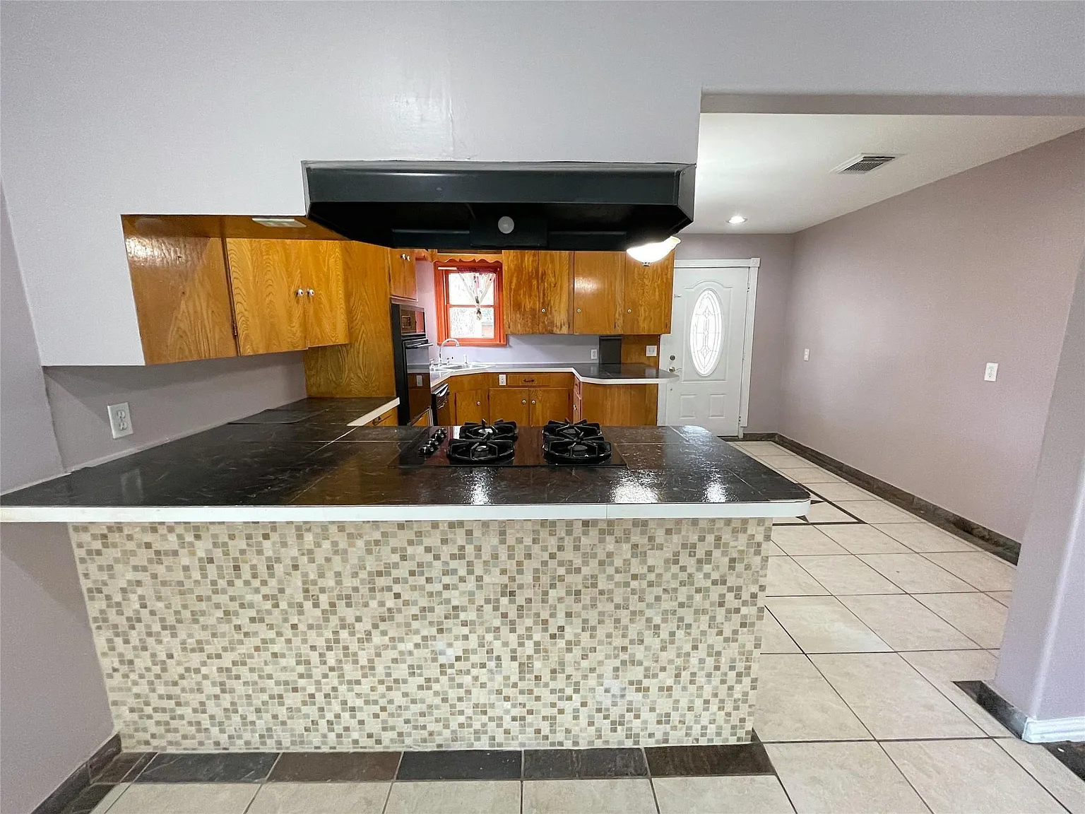 3 bed, 1.5 bath, 1944 sqft, $2,300 — Photo 3