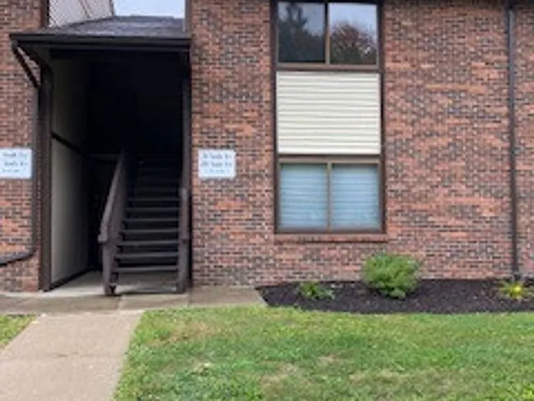 210 S Ivy Ln — Photo 1