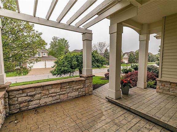 3rd image of 427 Saint Andrews Ln