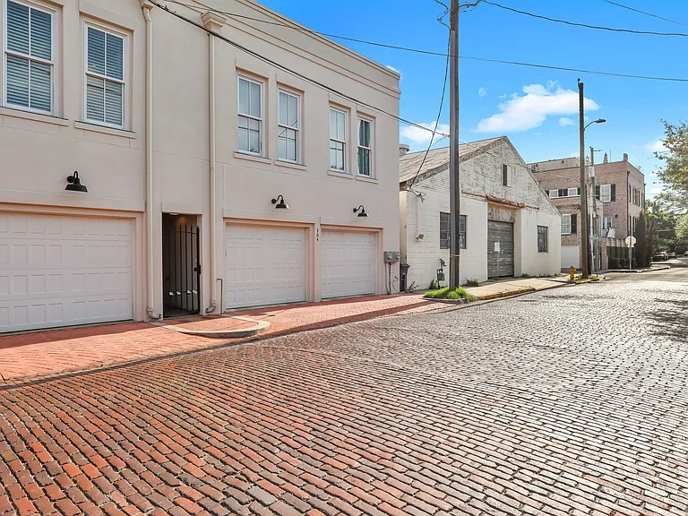 W Gaston St — Photo 2