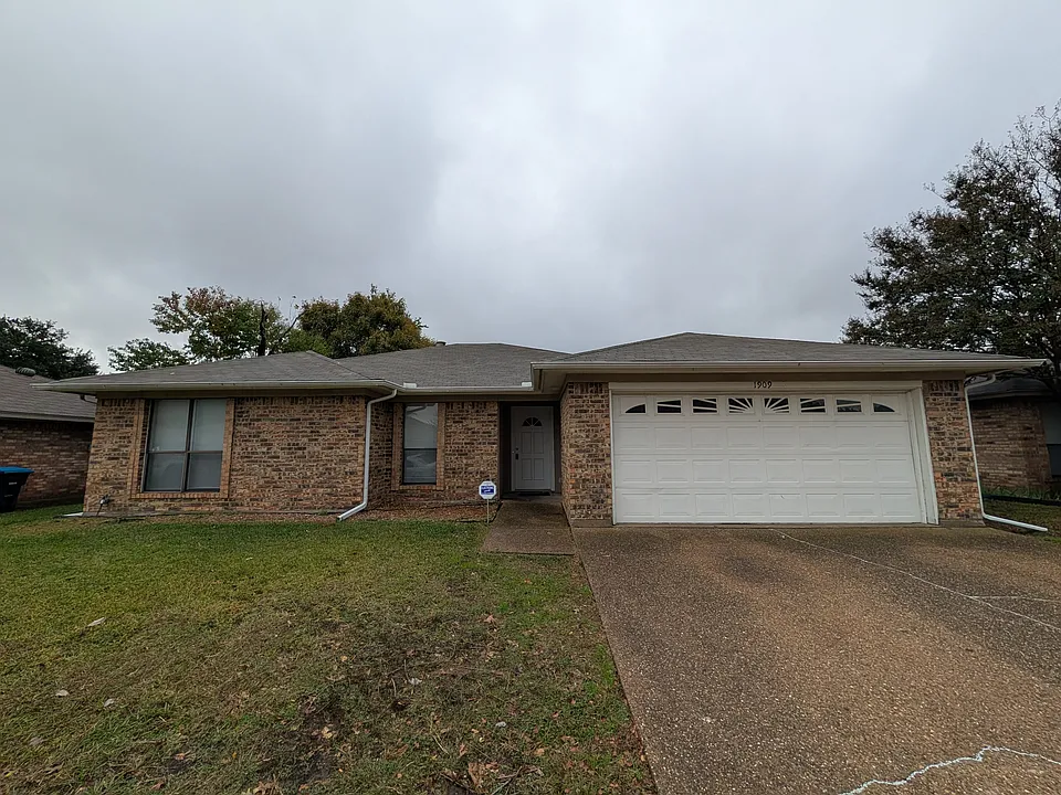 1909 Willow Vale Dr