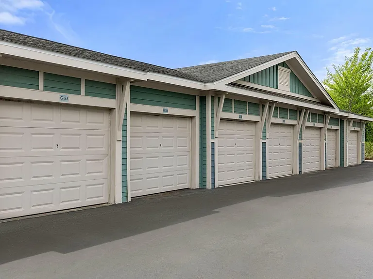 Citi Lakes - Garages Available
