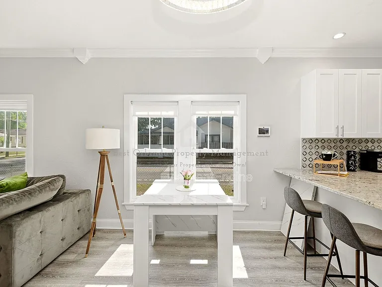 302 W Park St — Photo 11