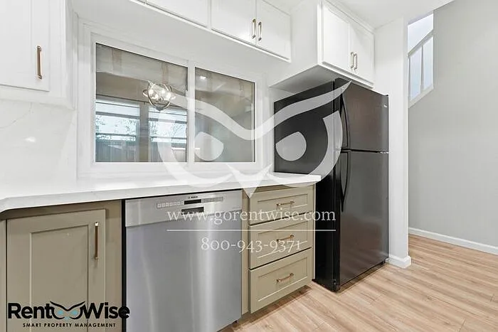 656 Cedar St #E — Photo 14