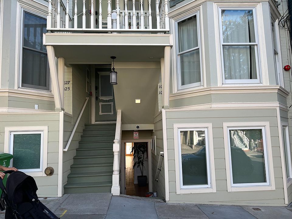 Front entrance to the building from Sanchez Street (apartment is bottom floor)