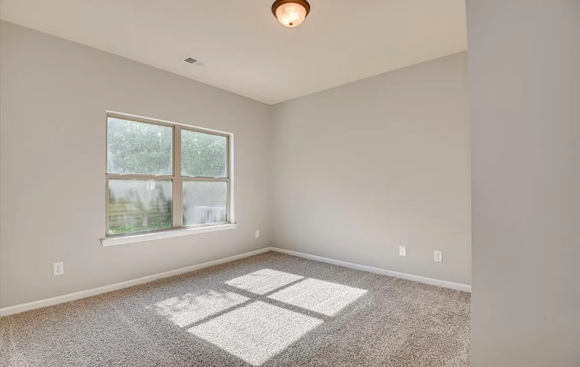 5 bed, 2696 sqft, $2,650 — Photo 1